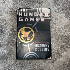 Suzanne collins the hunger games book
